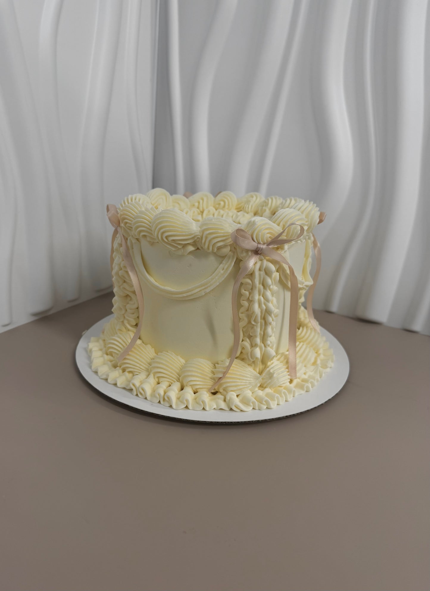 Vintage & Buttercream cake