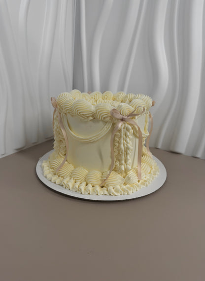 Vintage & Buttercream cake